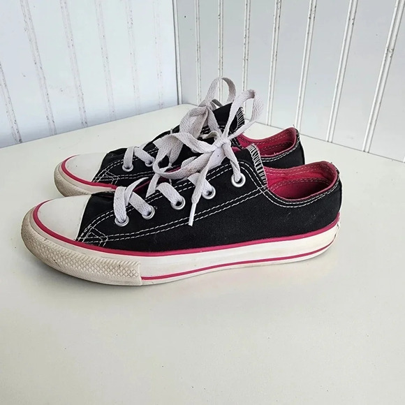 Converse Chuck Taylor All Star Youth US Size 2 Black Pink Sneaker Shoes 654365F - Picture 1 of 9